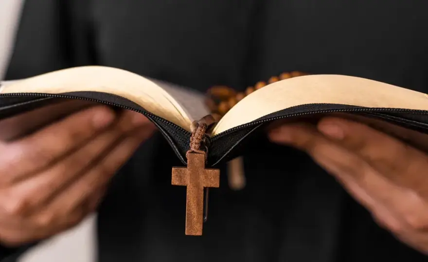 Czy współżycie przed ślubem to grzech ciężki? Odkryj prawdę religijną