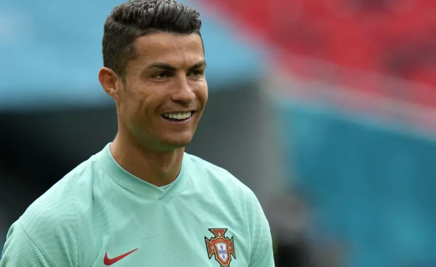 Cristiano Ronaldo zarobki: Ile naprawdę zarabia miliarder CR7?