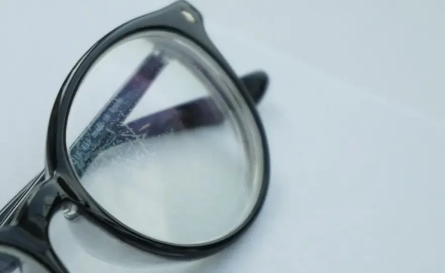 Jak usunąć fotochrom z okularów i uniknąć niepożądanych efektów