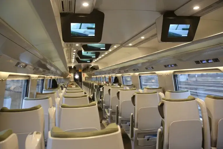 Warszawa-Gdańsk pociągiem: Od 2,5h! Jak szybko i tanio dojechać?