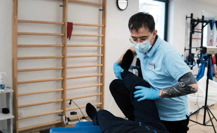 Kiedy rehabilitacja po artroskopii kolana? Kluczowe informacje i etapy