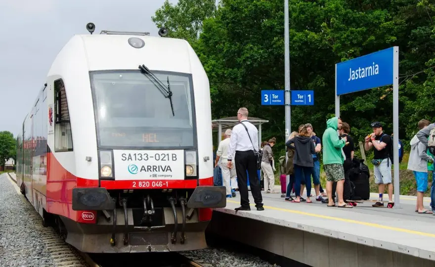 Gdańsk-Hel - pociąg czy auto? Sprawdź, co się naprawdę opłaca!
