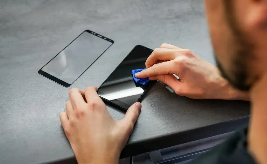 Folia hydrożelowa na telefon - Czy warto? Pełny poradnik!