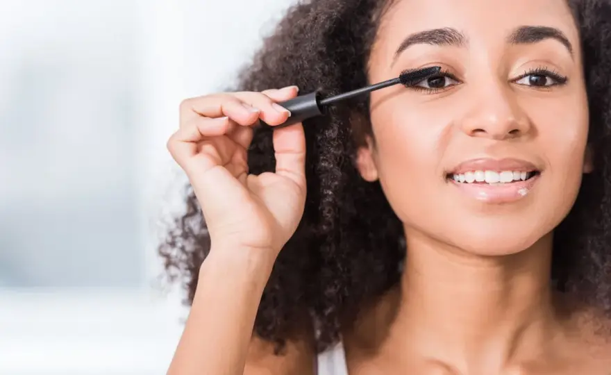 Mascara qui coule - les solutions pour éviter les bavures