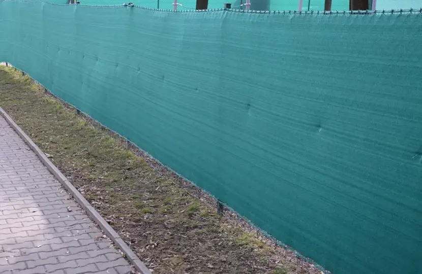 Jak skutecznie zasłonić siatkę ogrodową? Metody na większą prywatność i estetykę.