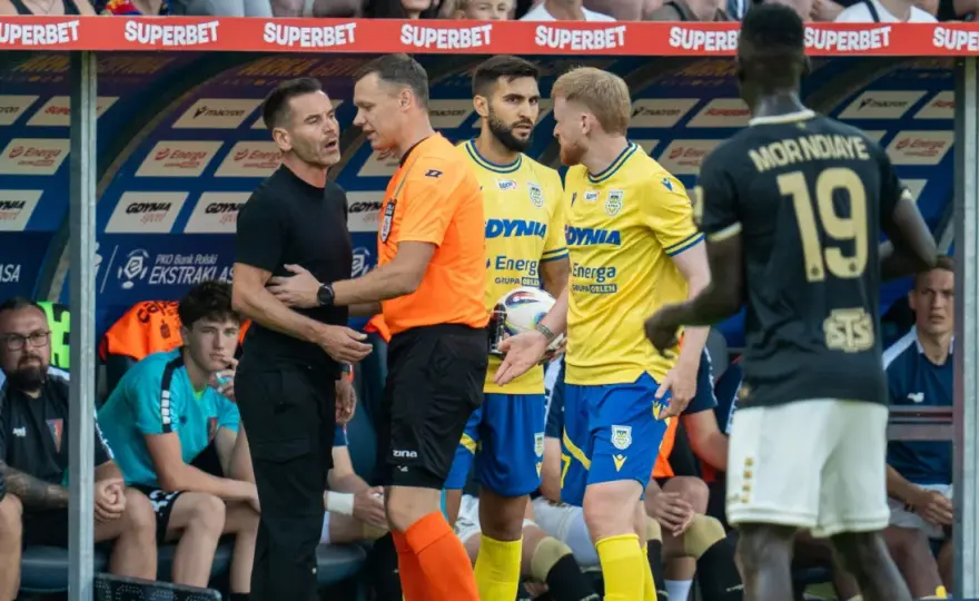 Arka Gdynia: Plotki transferowe i analizy potrzeb kadrowych