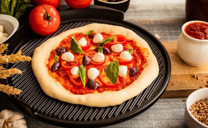 Jak zrobić ciasto na pizzę, które zachwyci smakiem i teksturą