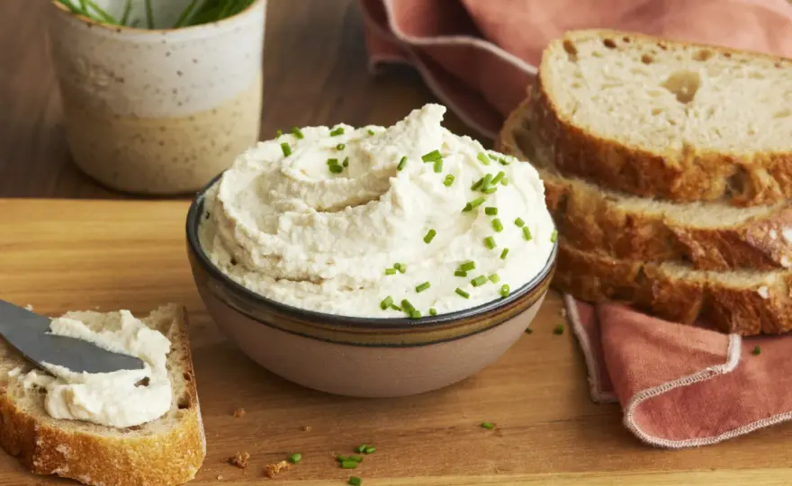 Veganen Frischkäse selber machen - So wird er perfekt cremig