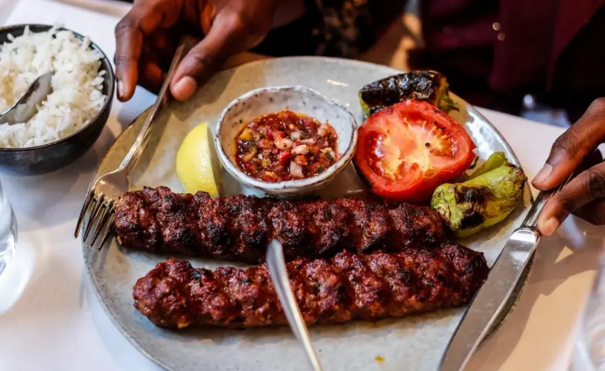 Kebab bez tajemnic - rodzaje, jakość i podanie