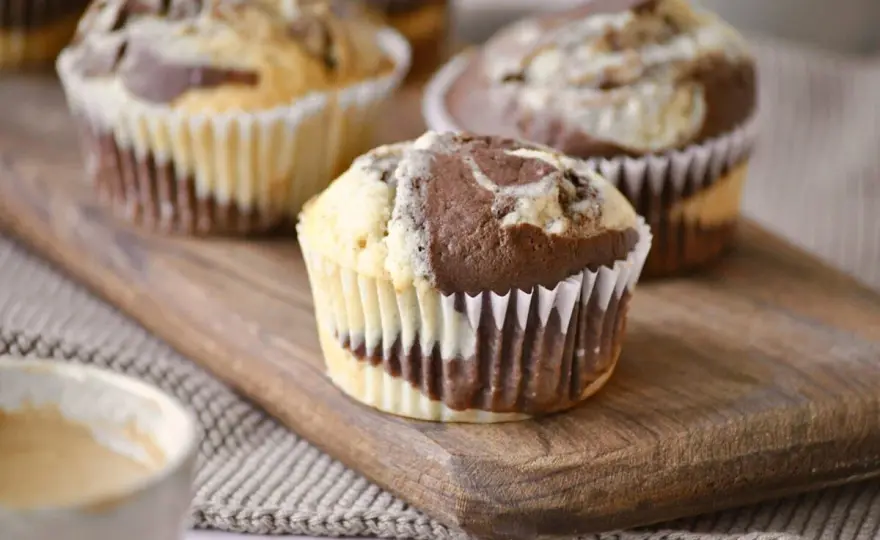 Saftige Marmormuffins - So gelingen lockerer Teig und perfekte Muster