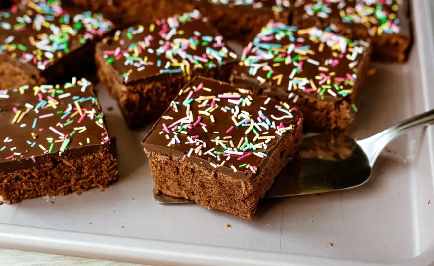 Saftiger Schokokuchen vom Blech - So gelingt er immer!
