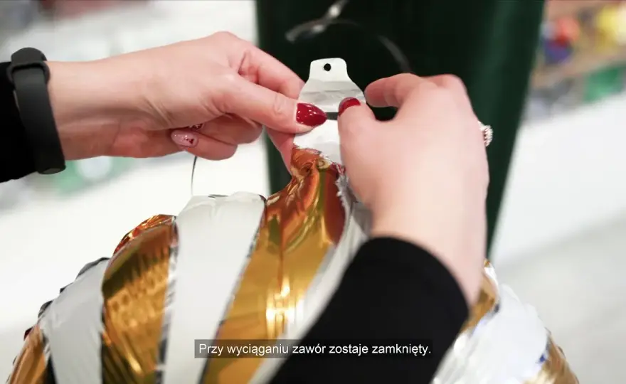 Jak zawiązać balon w prosty sposób, aby nie wypuścił powietrza