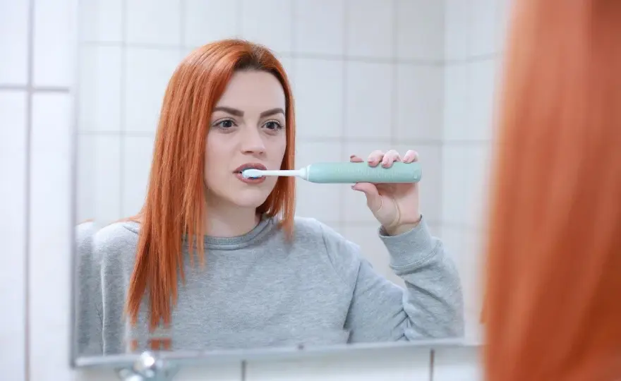Szczoteczka soniczna czy rotacyjna? Porównanie i wybór eksperta