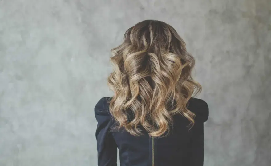Bronde na włosach do ramion - Idealny kolor?