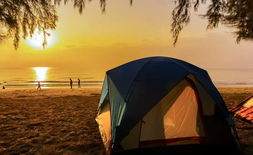 Tani camping nad morzem? Policz, zanim zapłacisz!