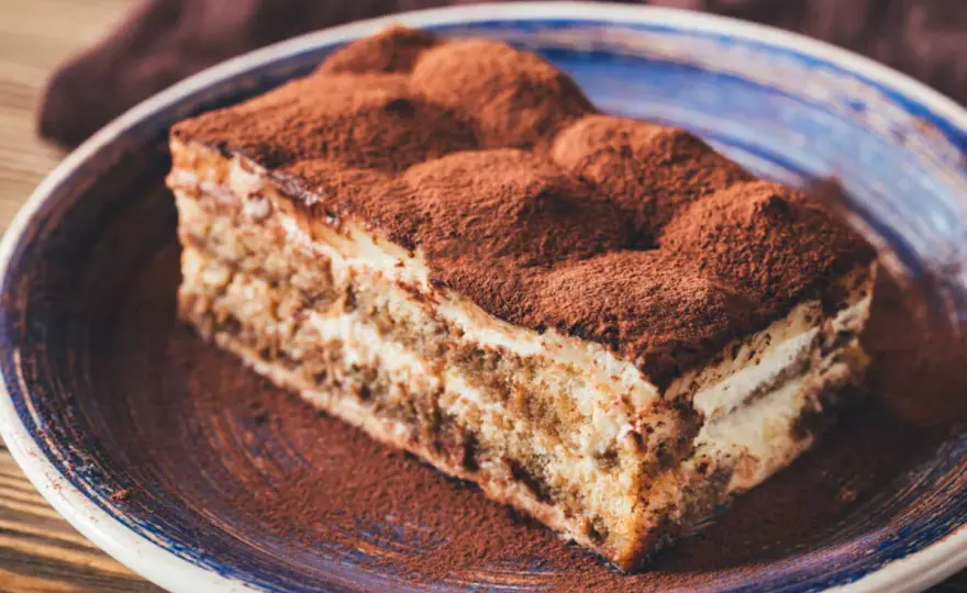 Tiramisu Cake Parfait - Recette et Astuces pour une Coupe Nette