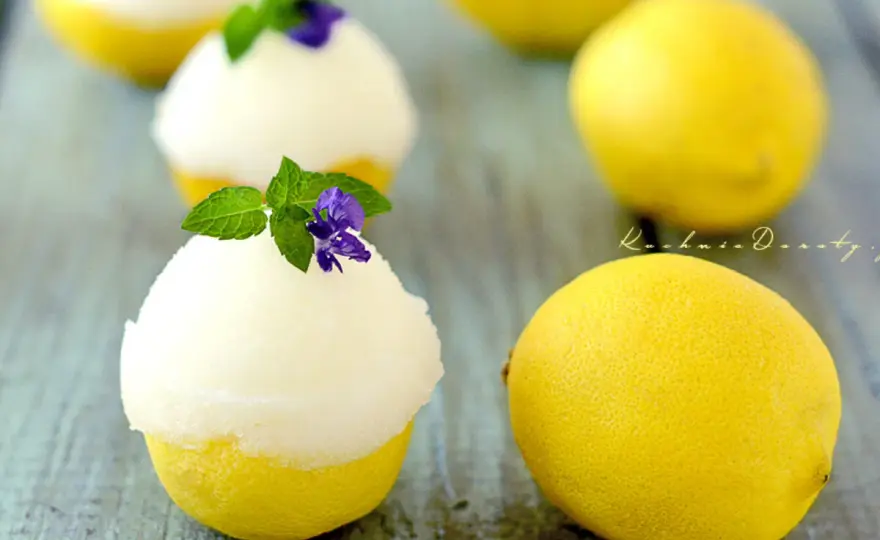 Domowy sorbet cytrynowy - idealny przepis bez maszyny