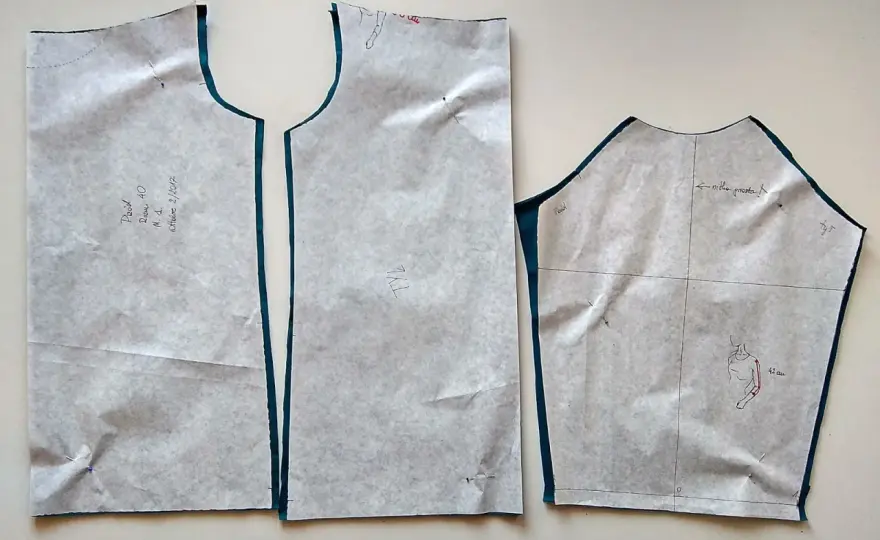 Odmień bluzkę: Jak zrobić dekolt V-neck, łódka? Poradnik!