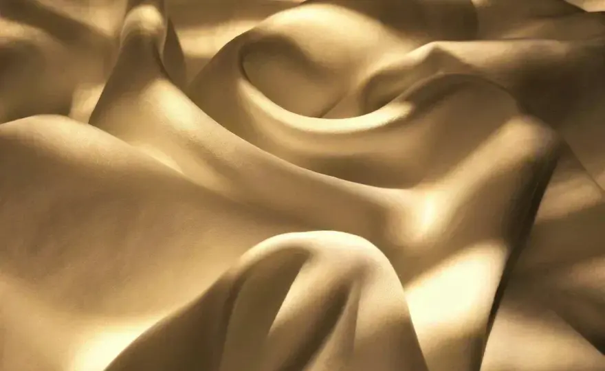 Satin waschen - Glanz erhalten statt ruinieren!