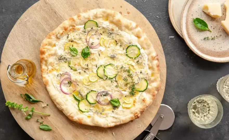 Pizza bianca - Biała pizza bez sosu? Poznaj jej sekret!
