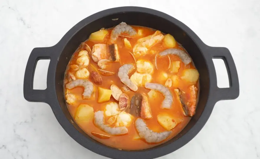 Cazuela de pescado y marisco - el método para que quede jugosa