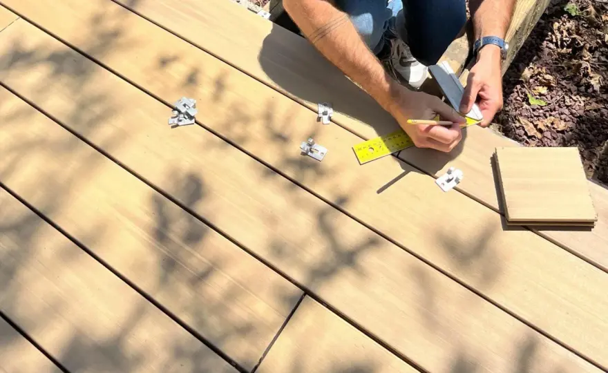 Terrasse composite sur plots - Évitez les erreurs courantes