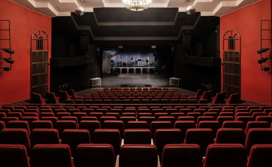 Teatr Rampa na Targówku - Jak wybrać spektakl i zaplanować wizytę
