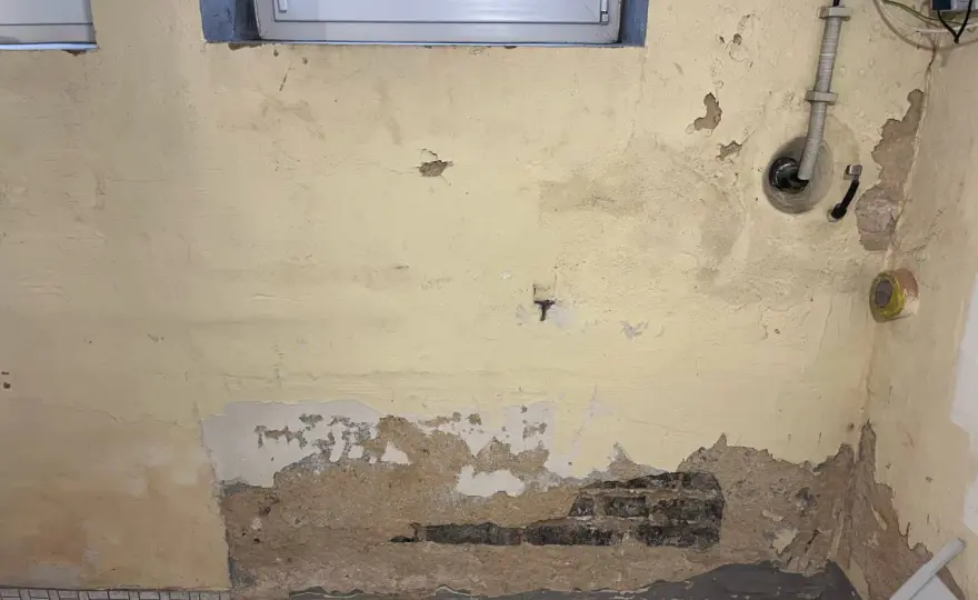 Feuchter Keller Altbau - Ursachen, Abdichtung & Kosten