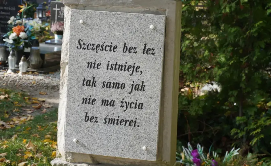 Miejsce na urnę - Jak wybrać i ile kosztuje? Praktyczny przewodnik