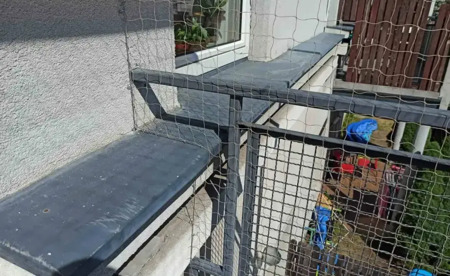 Montaż siatki na balkonie - Ile kosztuje i jak nie przepłacić?