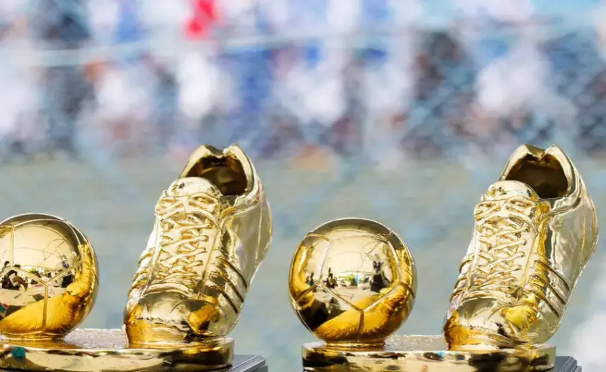 Ile Ronaldo ma Złotych Butów? Odkryj szokującą liczbę jego trofeów