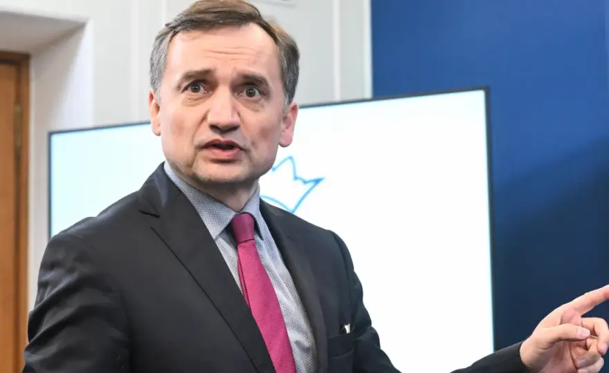 Zbigniew Ziobro: Żyje i leczy się na raka. Prawda o jego stanie
