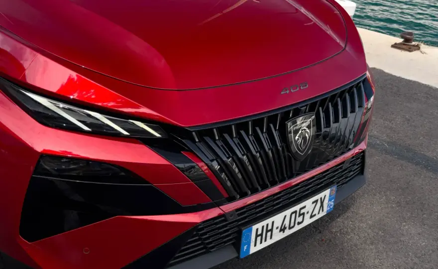 Peugeot 408 Hybrid – Ile pali i czy warto go kupić?