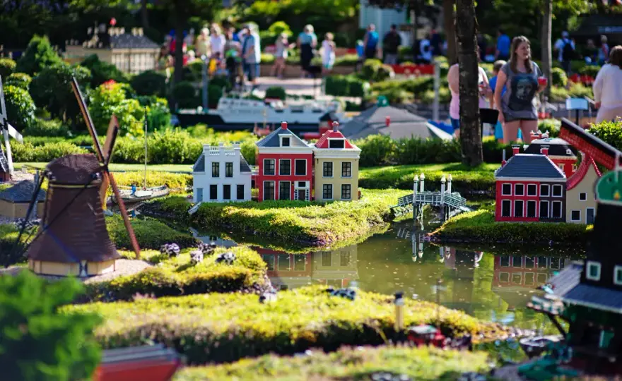 Najlepsze atrakcje w Billund – rodzinne przygody w stolicy LEGO