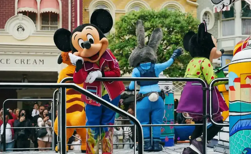 Disneyland Paris 2025 : Attractions incontournables et astuces gain de temps