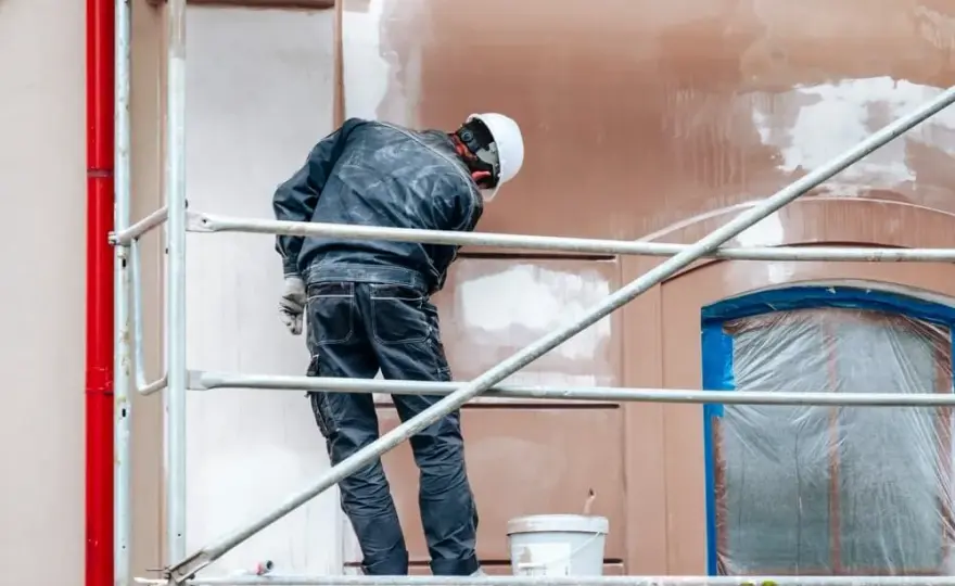 Remont elewacji: Zgłoszenie, pozwolenie czy bez formalności?