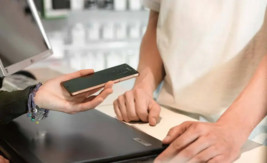 Jak wyświetlić uszkodzony ekran telefonu na komputerze?