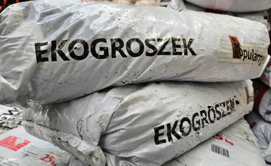 Kiedy zakaz palenia ekogroszkiem? - Sprawdź aktualne terminy i kary
