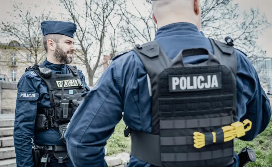 Policyjny zestaw służbowy - Co nosi policjant?