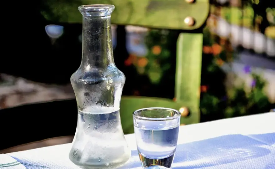 Greckie uzo bez alkoholu - przepis na anyżowy aperitif