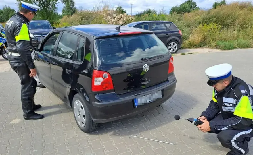 Jak głośny może być wydech w Polsce? Przepisy i normy hałasu