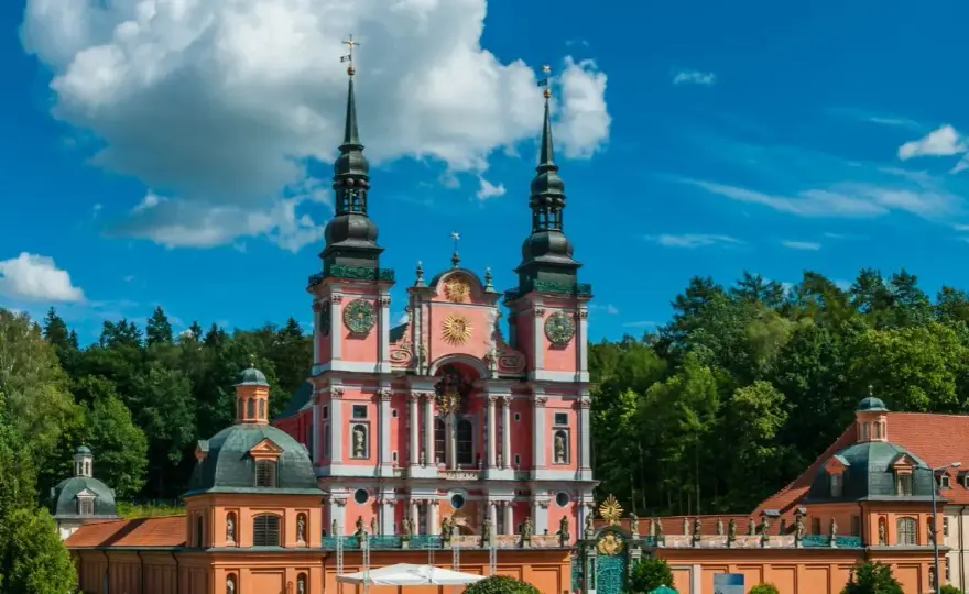 Sanktuarium w Świętej Lipce: historia i tajemnice barokowej perły Mazur