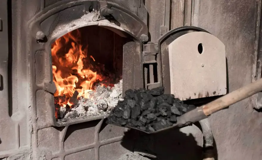 Fachowiec od pieca: Jak wybrać, ile kosztuje i kiedy go wezwać?