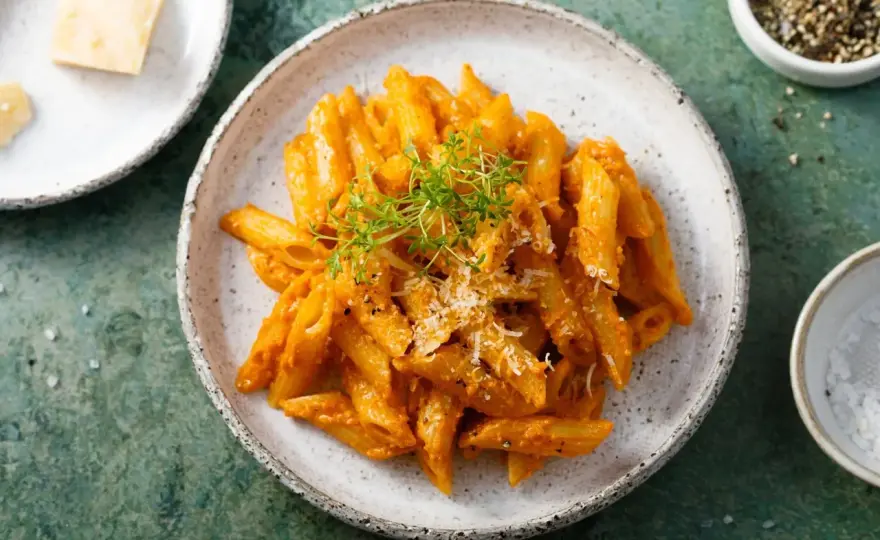 Pesto rosso - jak zrobić domową pastę i do czego pasuje najlepiej?