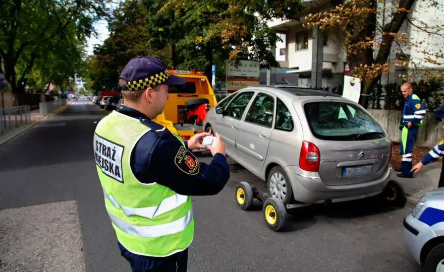 Ile kosztuje holowanie auta przez policję? Sprawdź aktualne ceny i koszty