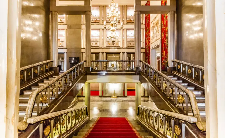 Foyer w teatrze - Co to jest i dlaczego jest tak ważne?
