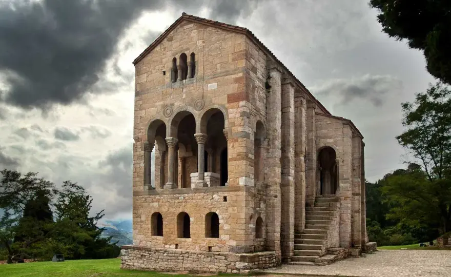Santa María del Naranco - Visita el prerrománico asturiano