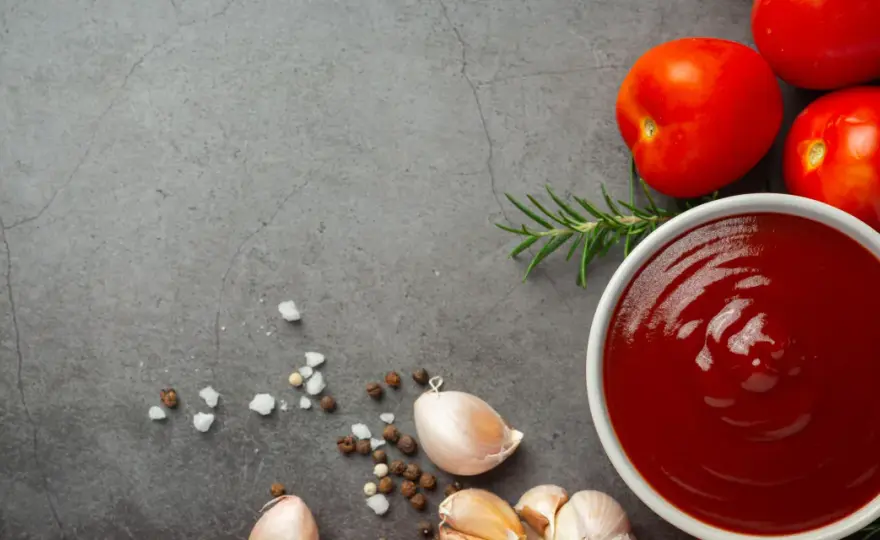 Jak zagęścić sos keto? Sprawdzone metody bez węglowodanów