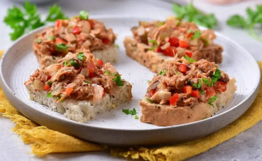 Pasta z makreli w sosie pomidorowym - idealna konsystencja i smak