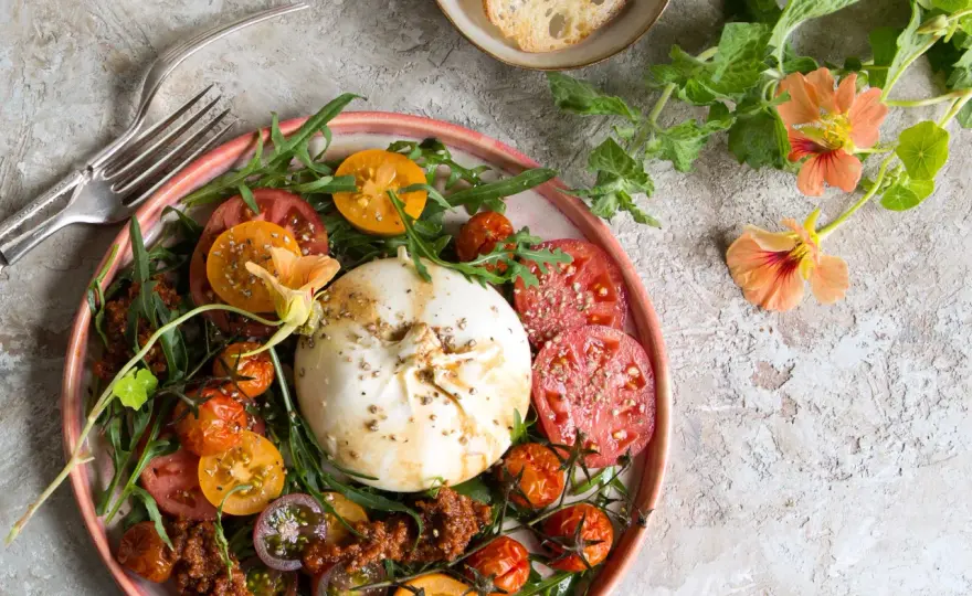 Tomaten-Burrata-Salat - So gelingt er perfekt!
